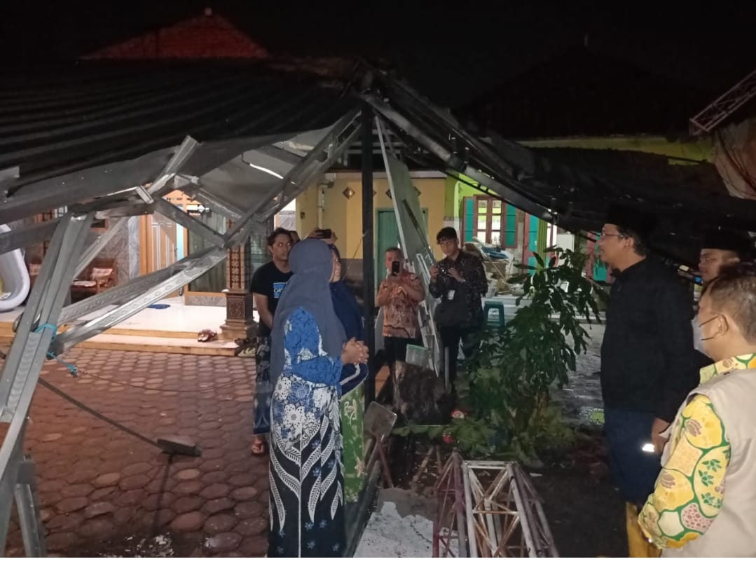 Bupati Sidoarjo Kunjungi Rumah Warga, Yang Akibat Terkena Bencana Alam