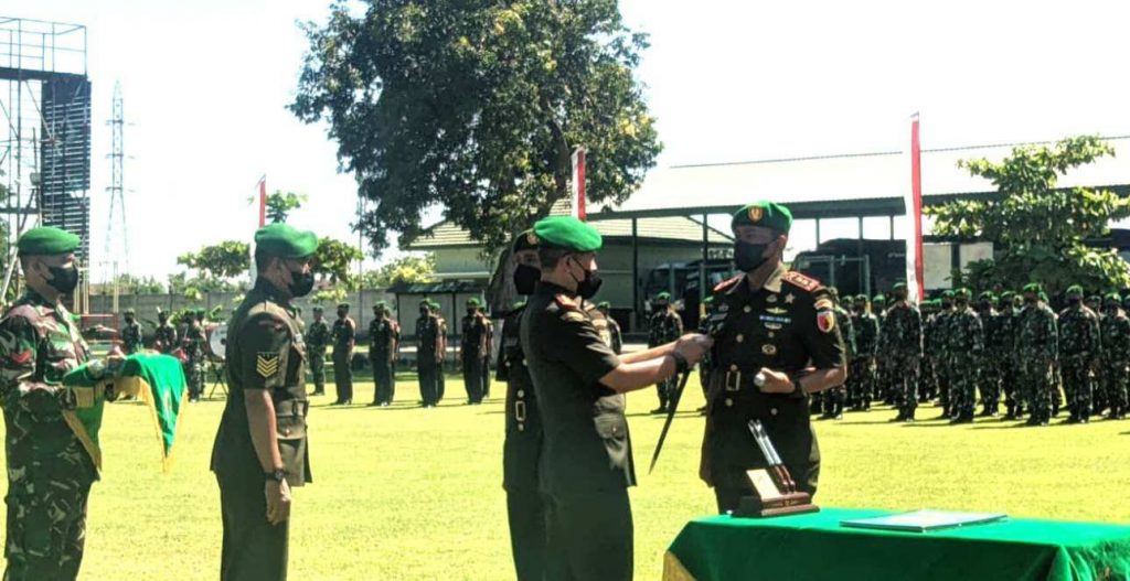 Sertijab Dandim 0809 Kediri di Pimpin Langsung Danrem 082/CPYJ di Halaman Yonif 521