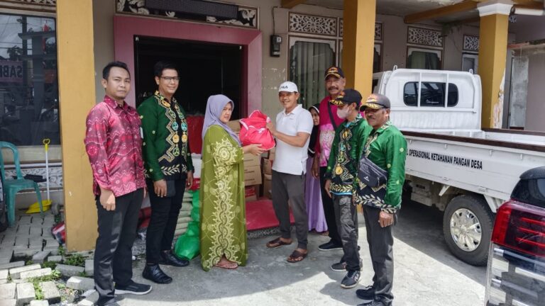 Pemkab Tanah Bumbu Berikan Bantuan Kebakaran di Desa Pasar Baru