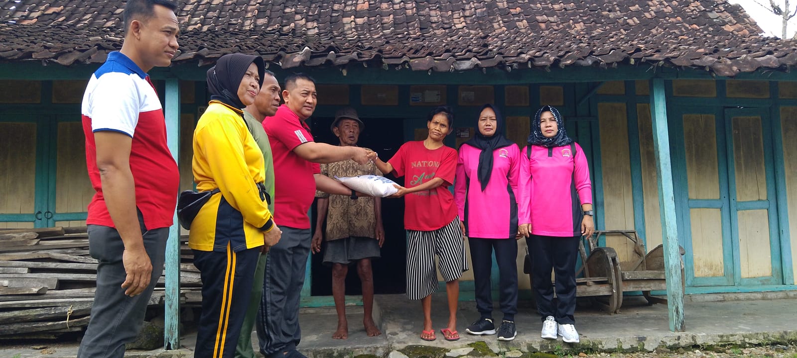 HPN Tahun 2023 , Tim Suksesi Nasional Ngawi Bersama Forkopimca Kwadungan Laksanakan Bakti Sosial