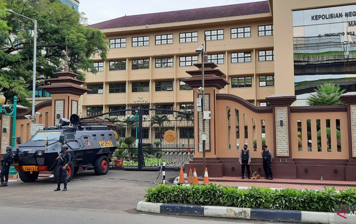pengamanan-ketat-diberlakukan-di-depan-gedung-utama-mabes-po-17