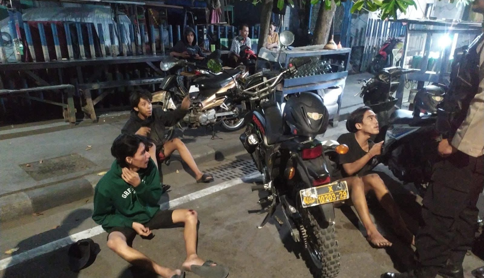 Polsek Semampir Amankan 6 Remaja di Sidotopo Lor, 2 Orang Jadi Tersangka