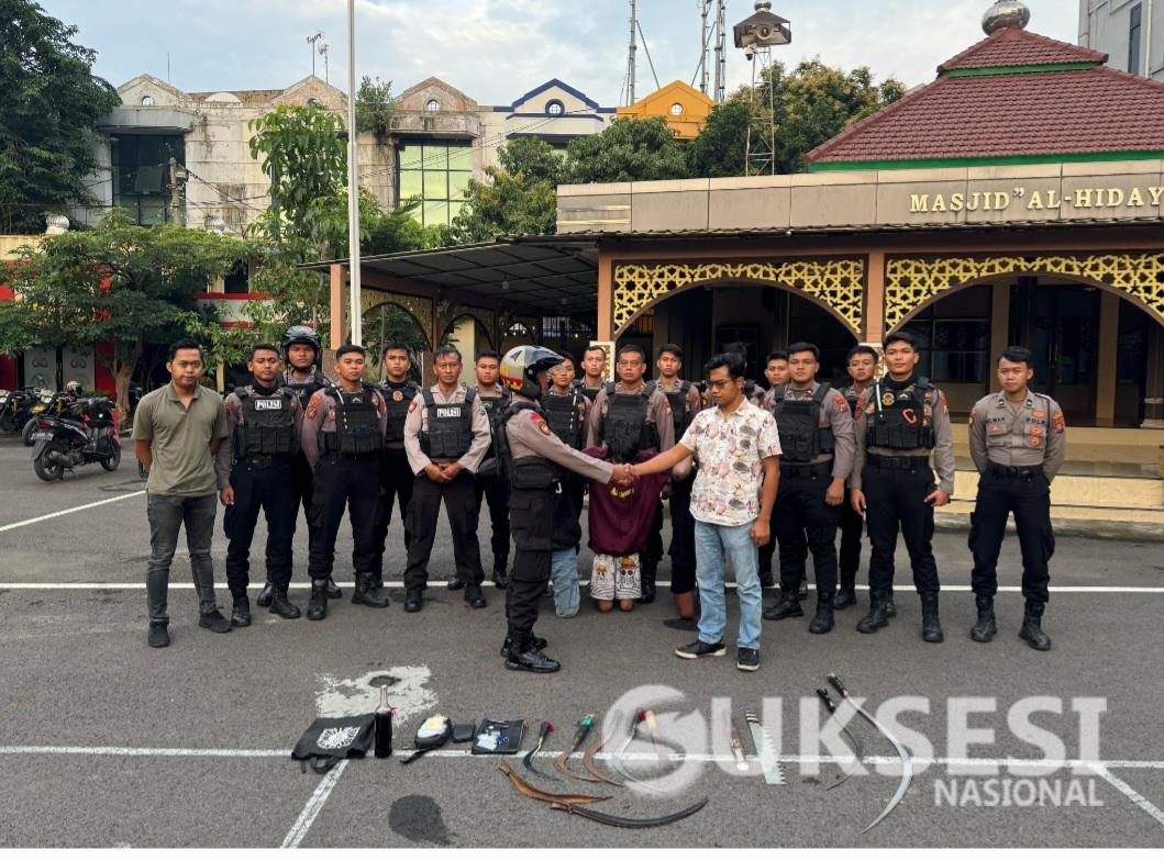Polres Tanjung Perak Tangkap Anggota Gangster Surabaya Utara, Bawa Celurit & SS