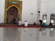 Hari Pertama Ramadhan, Warga Surabaya Habiskan Waktu didalam Mesjid