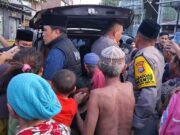 Satres Narkoba Polres Tanjung Perak Bagikan Takjil Ramadan di Jalan Kunti