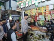 Polres Lamongan Bersama Dinas Perdagangan Sidak Pasar Sidoharjo, Pastikan Harga Bahan Pokok Stabil