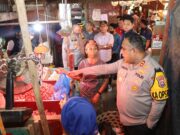Kapolres Tanjung Perak Sidak Pasar Pabean Cantikan, Temukan Kenaikan Harga