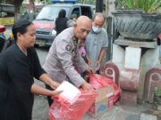 Polres Nganjuk Bagikan Ratusan Takjil di Terminal Anjuk Ladang, Bersama Awak Media