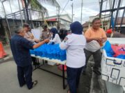 Polsek Krembangan Bagikan Takjil Ramadan Pada Masyarakat