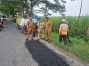 Wabup Bersama Dinas PUPR Tulungagung Monitoring Perbaikan Infrastruktur Jalan di Desa Cuiri – Karangrejo