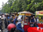 Ramadan Penuh Berkah, Padagang Takjil di Jalan Karangmenjangan Surabaya di Buru Warga