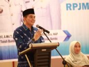 Bupati Tanbu Berikan Atensi Pada Guru Honor Sekolah – Madrasah