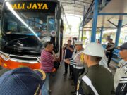 Tim Gabungan Satlantas Polres Lamongan Bersama Dishub Lakukan Ram Check di Terminal Bus