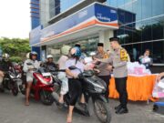 Polres Tulungagung Bersama Bank BRI Bagikan Takjil Ramadhan