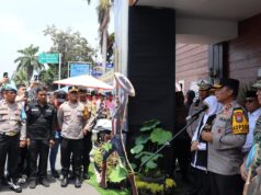 Kapolda Jatim Bersama Forkopimda Tinjau Arus Mudik di Pelabuhan Ketapang