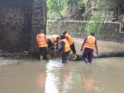 DPUPR Kota Kediri Bersih – Bersih Sungai Kedak Kelurahan Pojok, Cegah Banjir