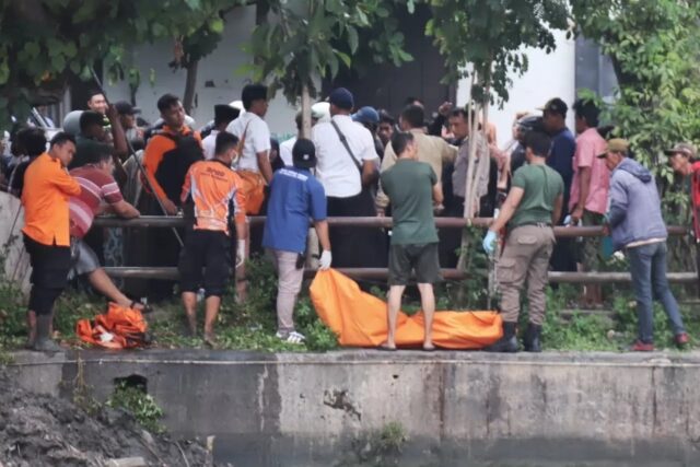 Bocah_SD_surabaya_sungai_kalimas_meninggal_-3578917789