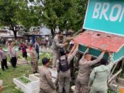 Tim Gabungan Polsek Simokerto Bongkar Bekupon di Area Makam Kapas Krampung Surabaya