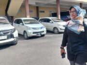 Guru BK SMPN 1 Camplong Kembali Datangi Kantor Mapolres Sampang