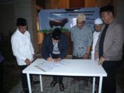 Bupati Tanbu Salurkan Bantuan Sapi Kurban dari Presiden Prabowo