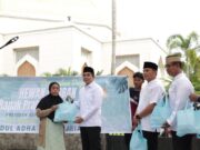 Bupati Tanbu Salurkan Daging Kurban Bantuan Presiden Prabowo