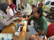 Biddokkes Polda Jatim Gelar Pemeriksaan Kesehatan Gratis untuk Driver Ojol, Sambut HUT Bhayangkara ke – 79