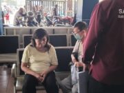 Diduga Kelelahan, Seorang Lansia Pingsan Saat Urus Dokumen Kendaraan di Samsat Surabaya Timur