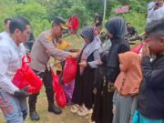 Gelar Polres Sampang Bhayangkara Trail Adventure, AKBP Hartono Salurkan Bansos Pada Warga