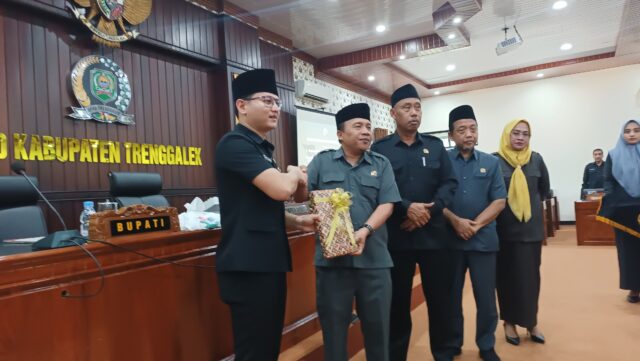 Penyerahan nota penjelasan nota Ranperda RPJMD 2025-2029 kepada DPRD