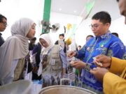 Bupati Andi Rudi Latif Resmi Tutup KKN Tematik FPIK Berdampak Sekaligus Tinjau EXPO Hasil KKN di Tanah Bumbu Bupati andi Rudi Latif menutup KKN (Rel)