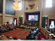 Rapat Paripurna DPRD Tanbu.Momen Penting Mendengarkan Jawaban Bupati Yang Dibacakan Sekretaris Daerah Ibu Yulian Herawati