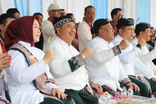 DARI UMBI MENUJU MIMPI: Hari Jadi Ke-115 Jombang Lahirkan Juara Kreasi Polo Pendem dan Energi Persatuan 1.115 Penari, Bukti Kebanggaan pada Potensi Daerah