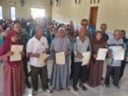 Pemdes Panggung Bersama BPN Bagikan Sertifikat ptsl