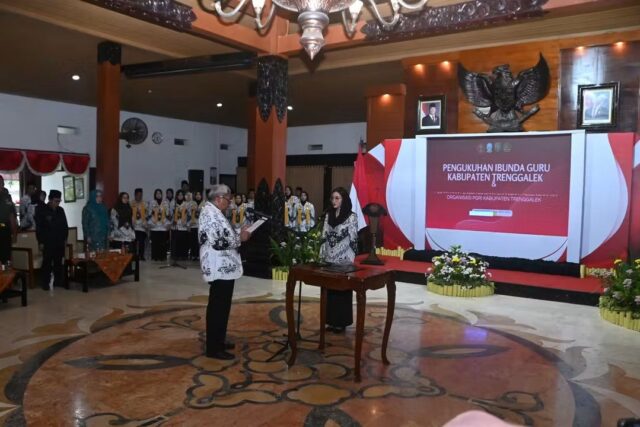Novita Hardini Dikukuhkan Jadi Bunda Guru PGRI Trenggalek 2025–2030