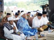 Bupati Andi Rudi Latif Pimpin Ziarah Makam Sekaligus Bagikan Ratib Alaydrus