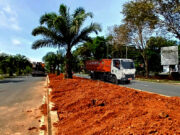 Kawasan Pemkab Tanah Bumbu Percantik Area Perkantoran dengan Taman Trotoar