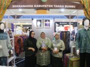 Tanah Bumbu Usung Tenun Pagatan di BSCF 2025, Motif Khas Karya Ketua Dekranasda Tarik Perhatian
