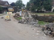 DPUPR Magetan Terus Lakukan Pembangunan Infrastruktur Drainase Guna Menanggulangi badan jalan dari kerusakan akibat air