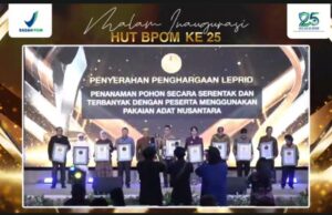 Nur Andi Arinawati Arsyad Terima LEPRID Prestasi Indonesia–Dunia di HUT ke-25 BPOM