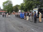 Polres Tanah Bumbu Laksanakan Aksi Bersih-Bersih di Taman Education dan Pasar Minggu