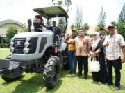 Capai Swasembada Pangan, Mas Dhito Bupati Kediri Kembali Salurkan Bantuan Alsintan dan Benih Padi