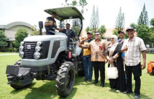 Capai Swasembada Pangan, Mas Dhito Bupati Kediri Kembali Salurkan Bantuan Alsintan dan Benih Padi