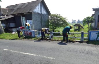 Dinas PUPR melalui UPT PJJ Tulungagung Laksanakan Kegiatan Rutin Pembersihan Jembatan di ruas jalan Gleduk- Kendalbulur