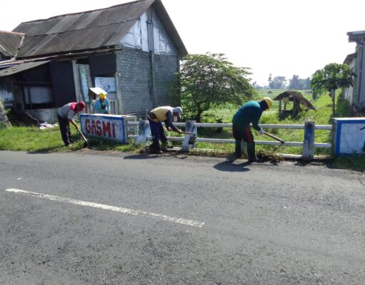 Dinas PUPR melalui UPT PJJ Tulungagung Laksanakan Kegiatan Rutin Pembersihan Jembatan di ruas jalan Gleduk- Kendalbulur