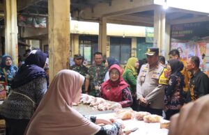 Polres Magetan Bersama Forkopimda Magetan Sidak Pasar . Pastikan Bahan Pokok Menjelang Puasa Aman dan Terkendali