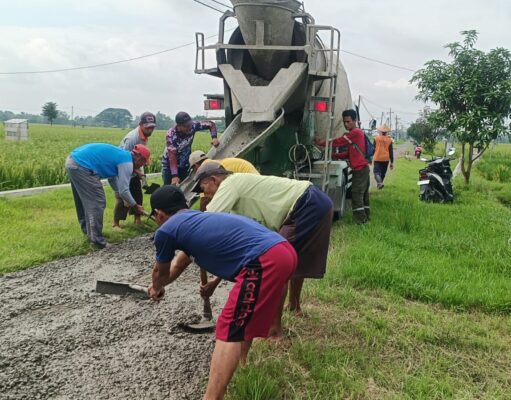 Pemdes Karangsono Bersama Kelompok Tani Gotong – Royong Perbaiki JUT Tarum – Ganting.