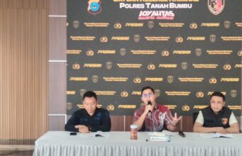 Polres Tanah Bumbu Gelar Press Release : ungkap Pembunuhan Sadis di Jalan pelabuhan SBT Desa Gunung Besar.Kecamatan Simpang Empat.