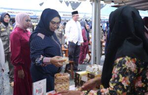 Borong Jajanan Lokal, Andi Irmayani Dukung Penuh Aksi Bajual Wadai 2026