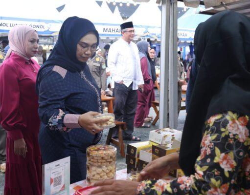 Borong Jajanan Lokal, Andi Irmayani Dukung Penuh Aksi Bajual Wadai 2026