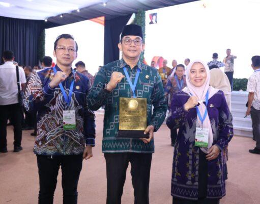 Tanah Bumbu Terima Predikat Sertifikat Menuju Kabupaten Bersih Tahun 2025 dari Kementerian Lingkungan Hidup